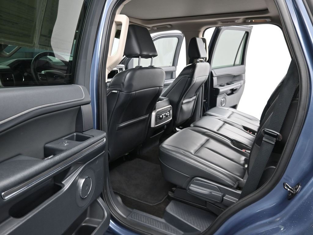 Used 2022 Ford Expedition XLT image 16