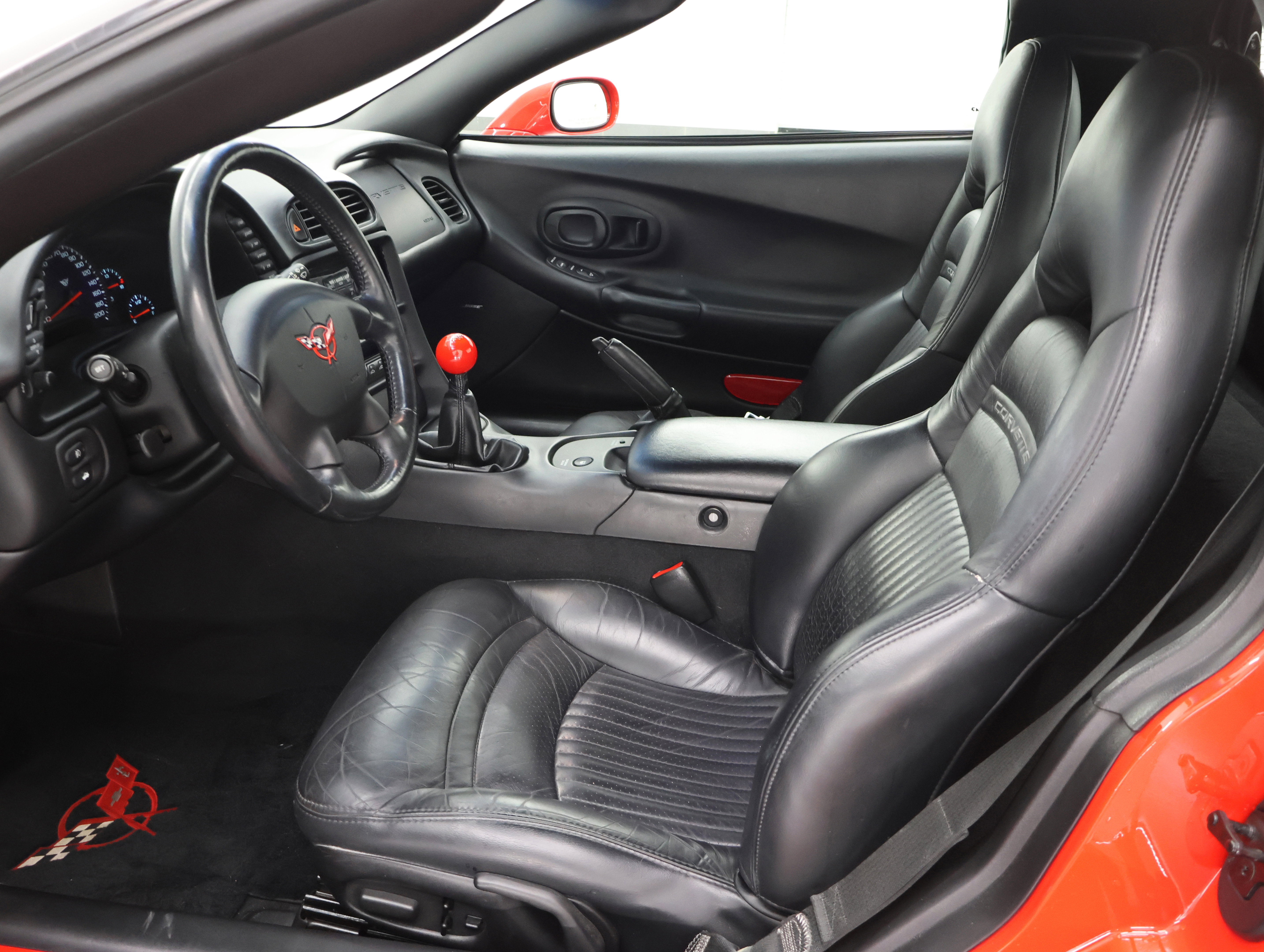Used 2004 Chevrolet Corvette Coupe w/ Preferred Equipment Group RWD image 8