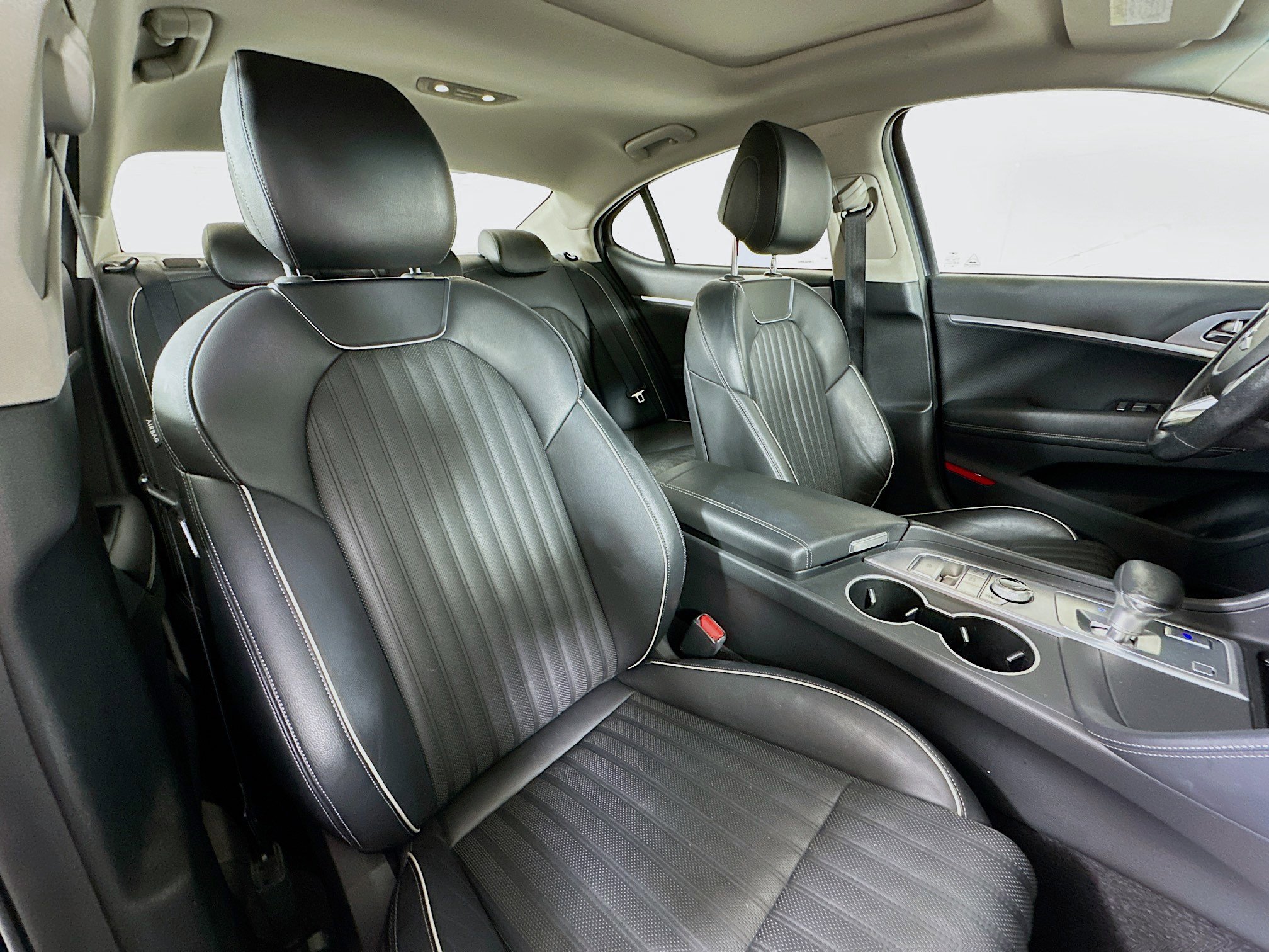 Used 2019 Genesis G70 2.0T Advanced w/ Elite Package image 28