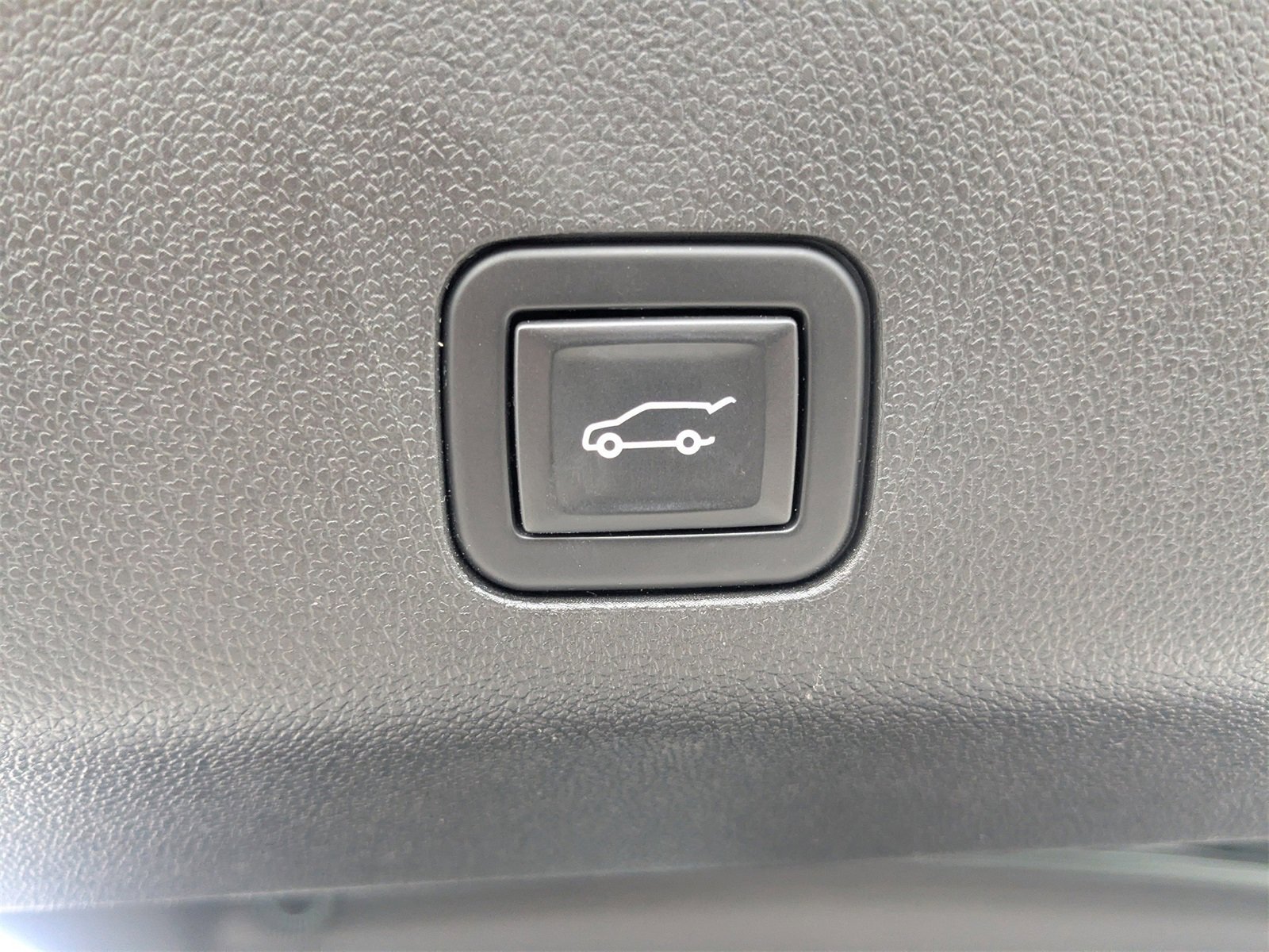 Used 2023 Chevrolet Tahoe Z71 w/ Luxury Package image 14