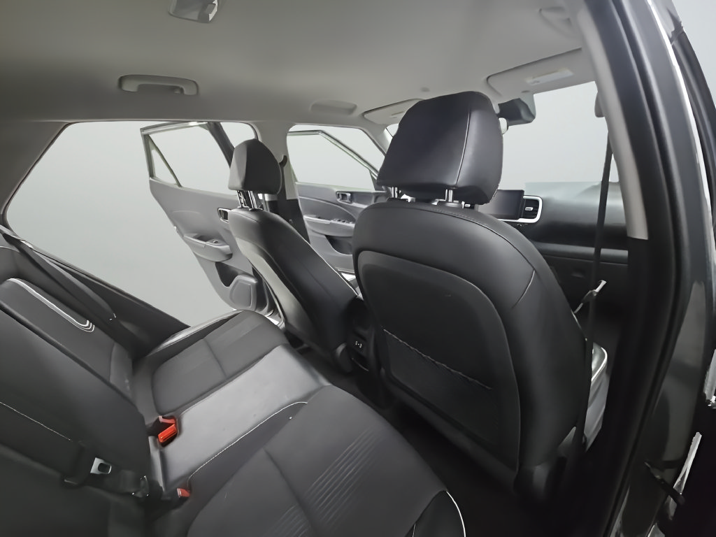 Certified 2026 Hyundai Venue SEL FWD image 23