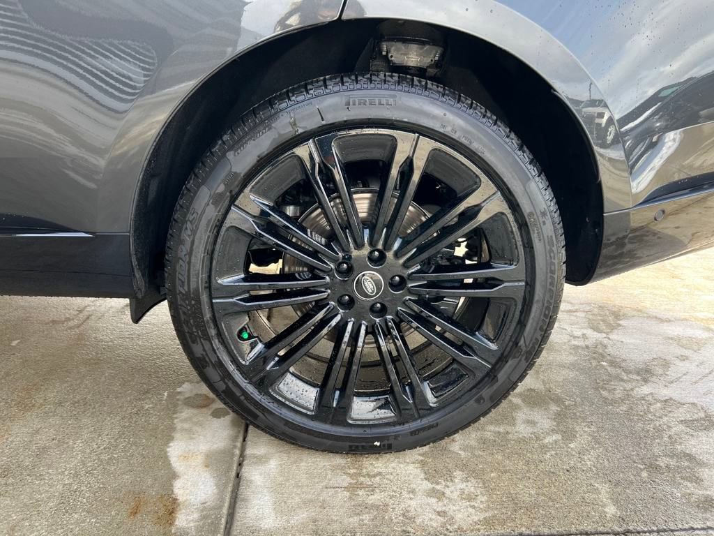 New 2025 Land Rover Range Rover SE image 17