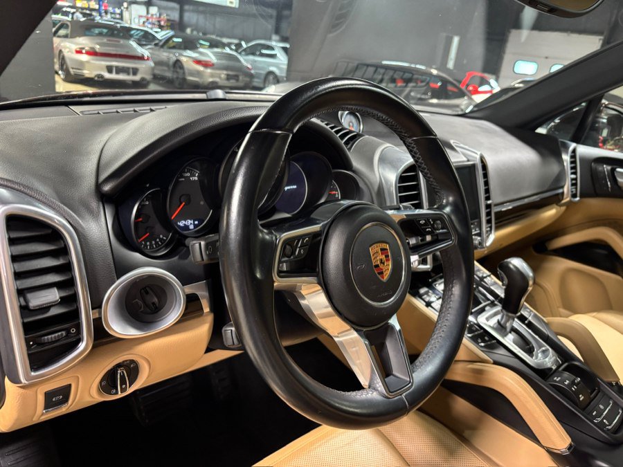 Used 2018 Porsche Cayenne Platinum Edition w/ Premium Package Plus AWD/4WD image 7