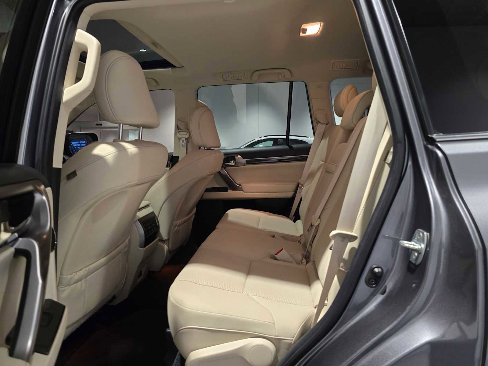 Used 2023 Lexus GX 460 Premium w/ Premium Plus Package image 22