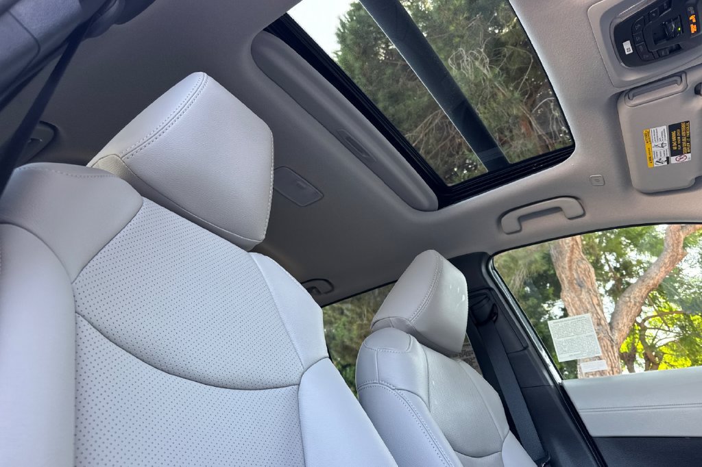 New 2026 Toyota Corolla Cross LE w/ Moonroof Package AWD/4WD image 14