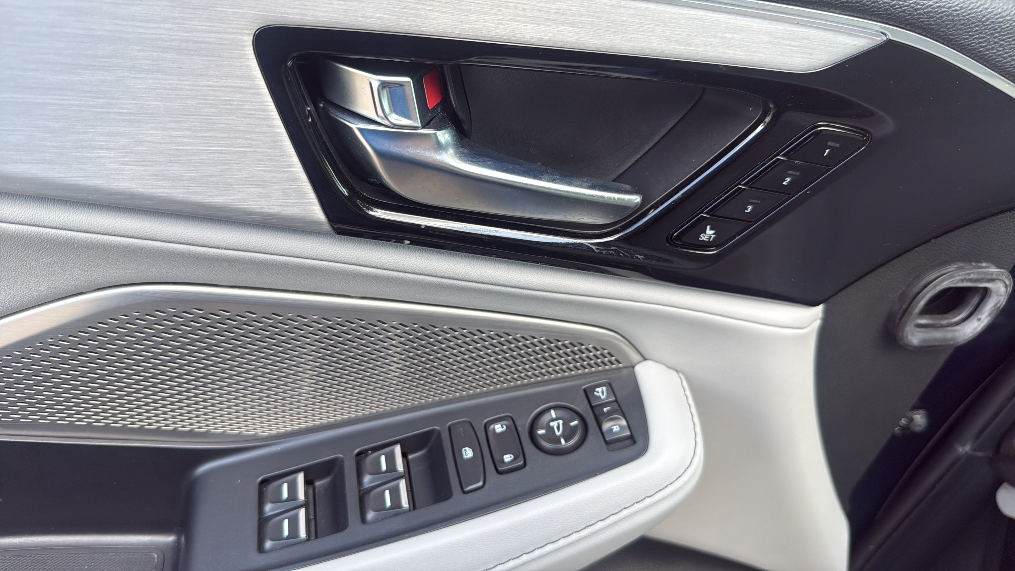 Used 2023 Acura MDX FWD w/ Technology Package image 14