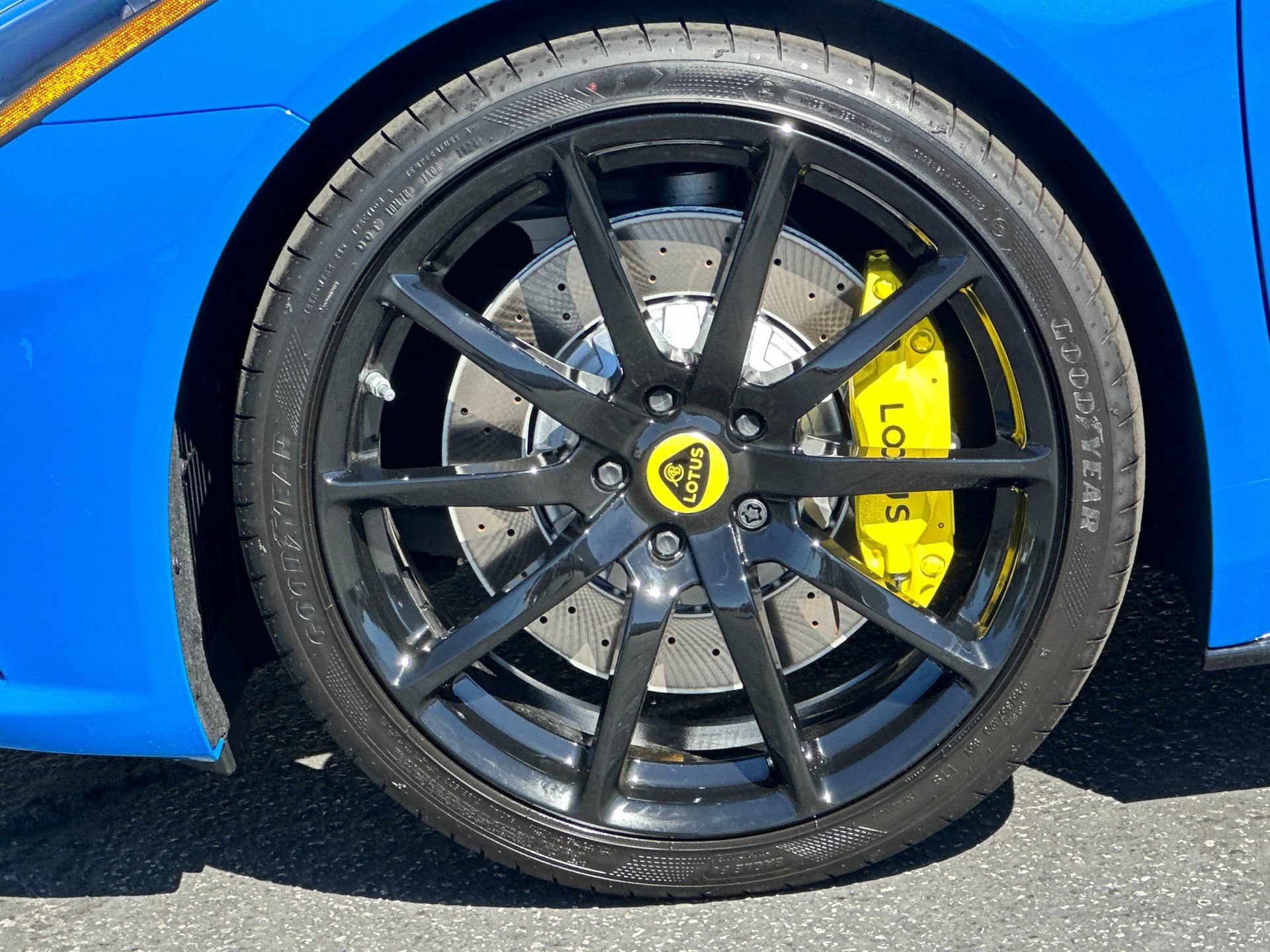 Used 2025 Lotus Emira RWD image 31