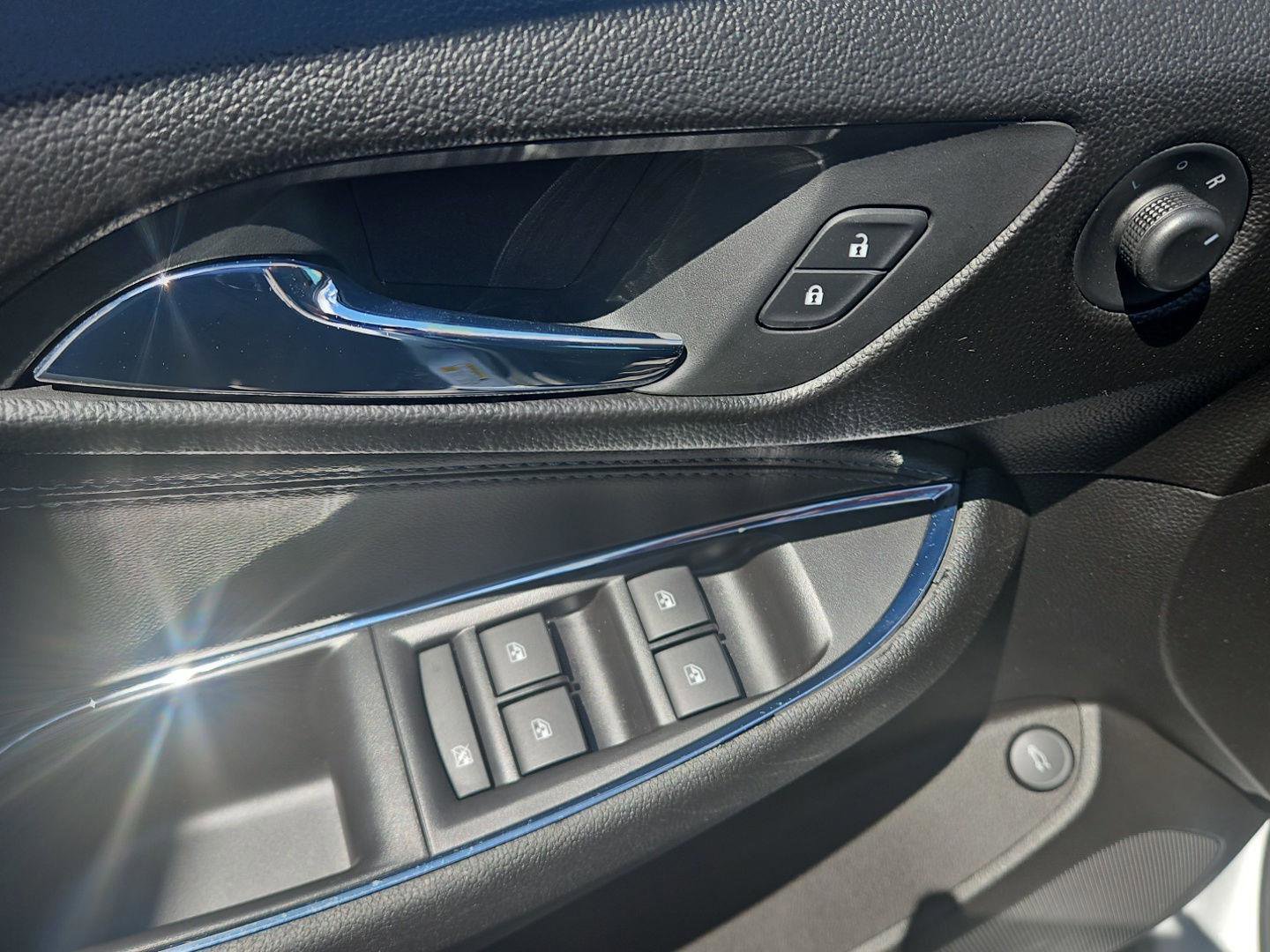 Used 2017 Chevrolet Cruze Premier FWD image 10