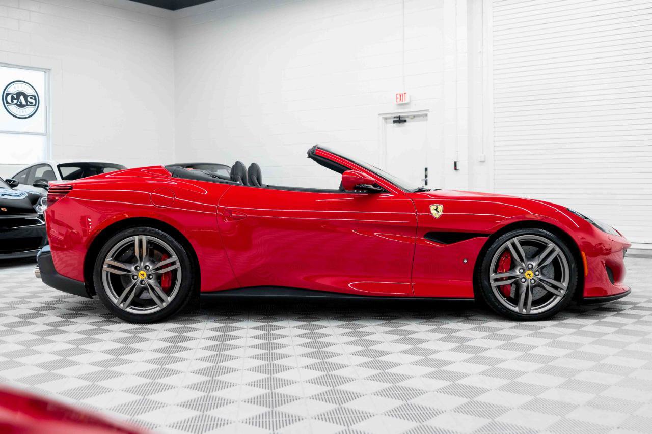 Used 2019 Ferrari Portofino RWD image 12