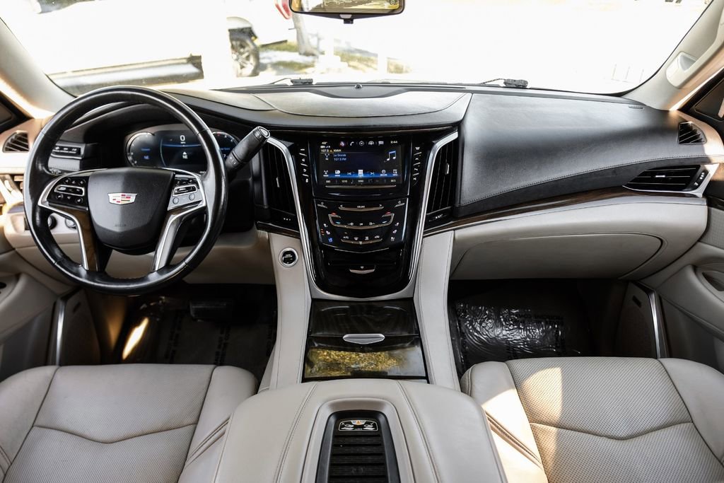 Used 2020 Cadillac Escalade ESV Premium Luxury image 11