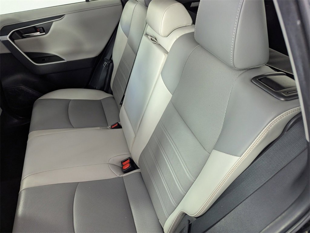 Used 2022 Toyota RAV4 Limited image 16