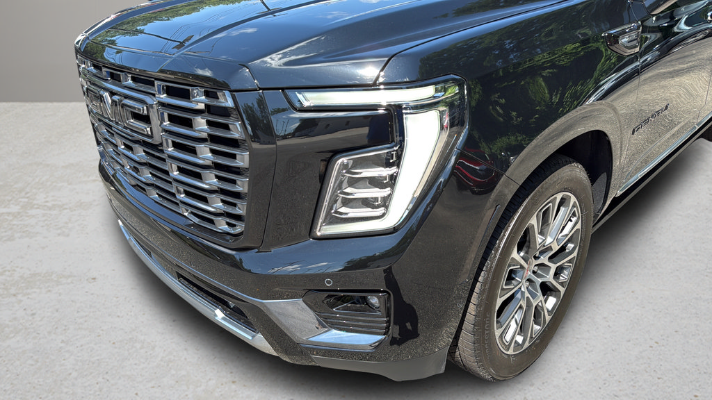 Used 2026 GMC Yukon XL Denali w/ Denali Reserve Package AWD/4WD image 9