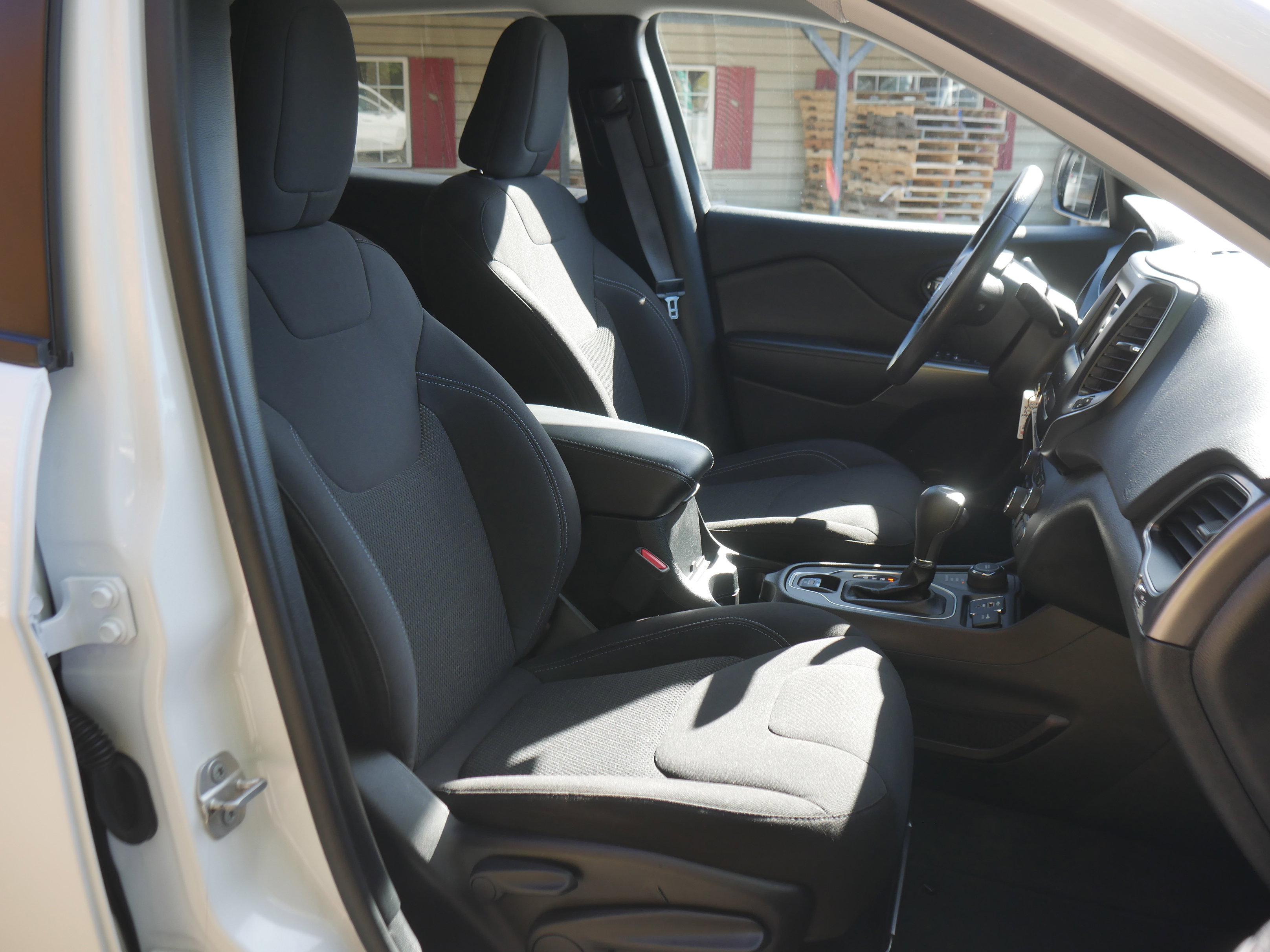 Used 2020 Jeep Cherokee Latitude image 27