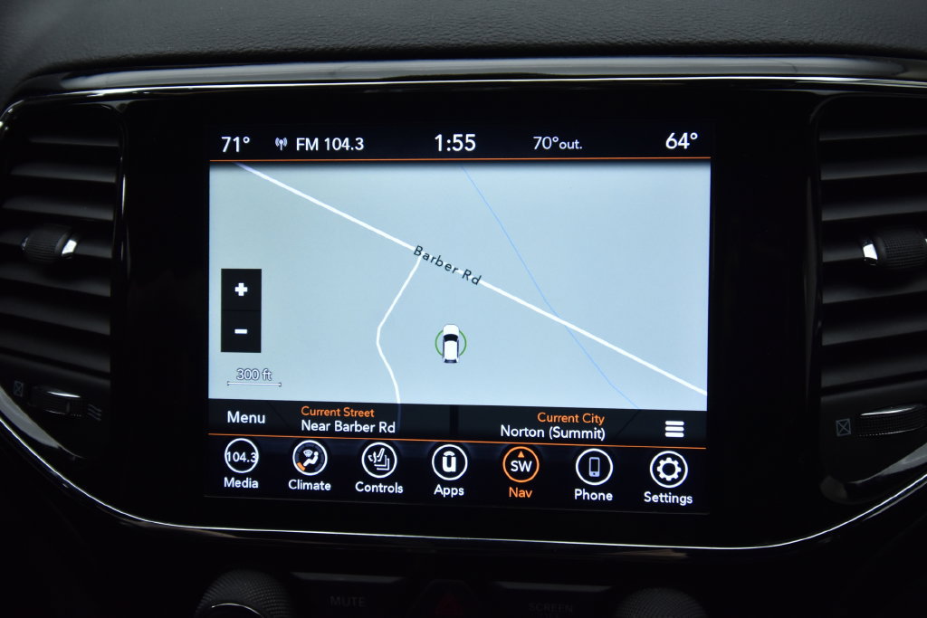 Used 2020 Jeep Grand Cherokee Altitude AWD/4WD image 12
