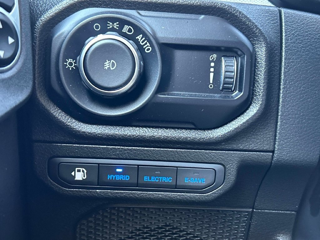 Used 2024 Jeep Wrangler Unlimited w/ Convenience Group AWD/4WD image 19