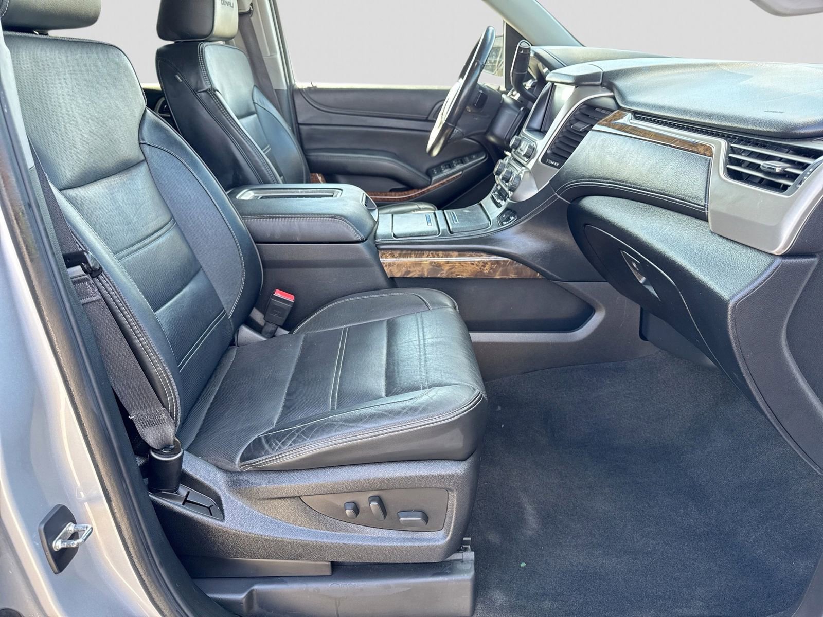 Used 2016 GMC Yukon Denali w/ Open Road Package AWD/4WD image 28