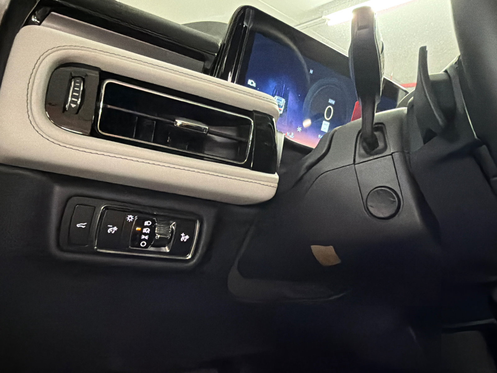New 2027 Lincoln Aviator AWD image 35