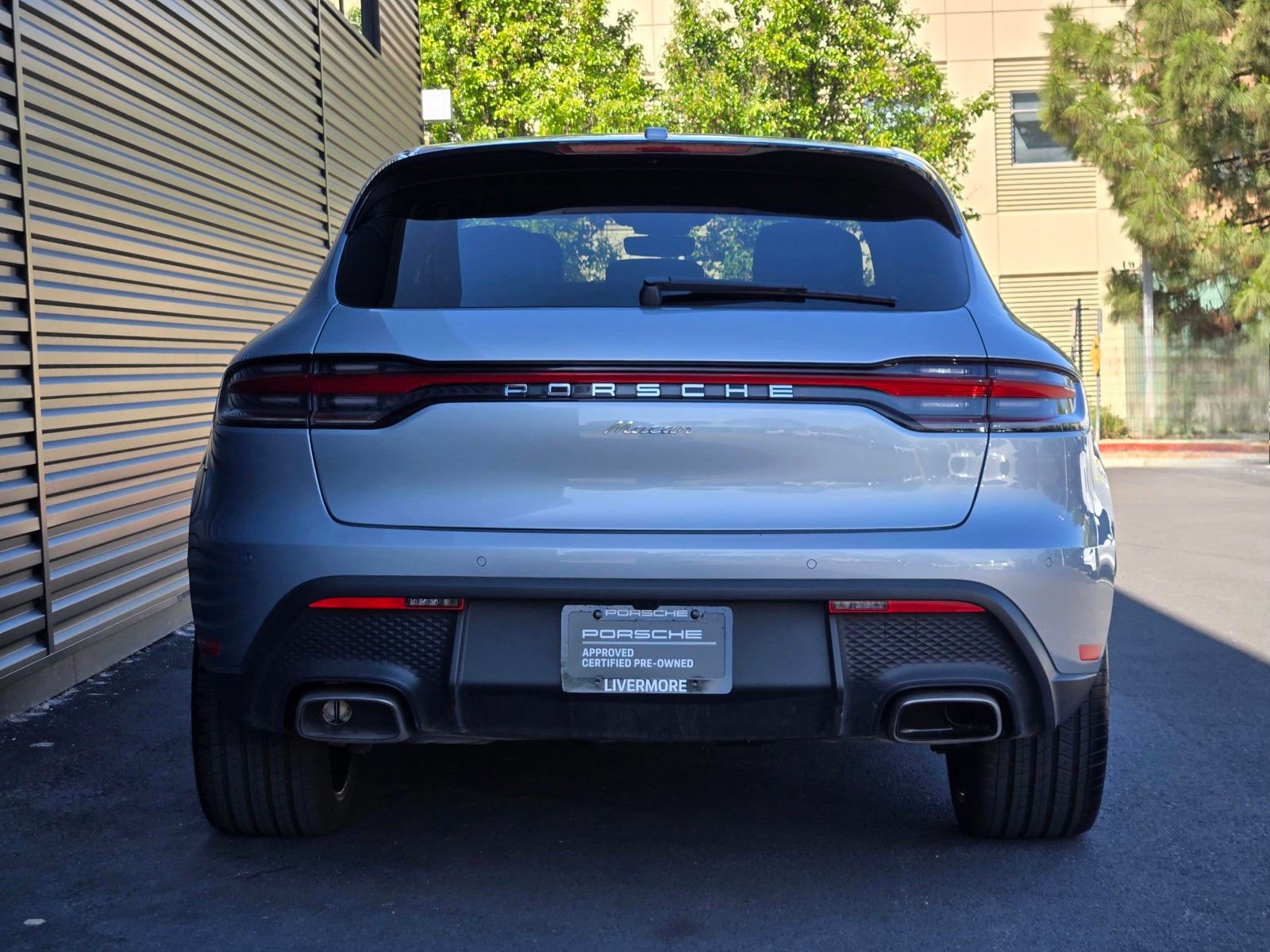 Certified 2025 Porsche Macan AWD/4WD image 6