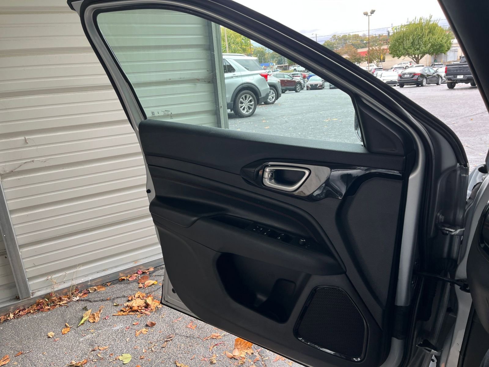 Used 2025 Jeep Compass Trailhawk image 18