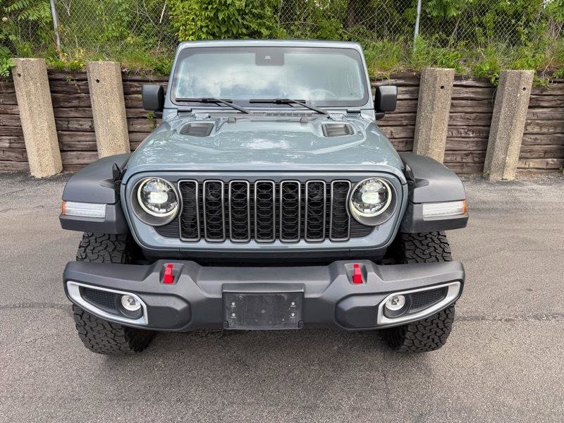 Used 2025 Jeep Wrangler Unlimited Rubicon AWD/4WD image 2