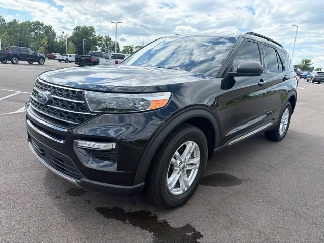 Used 2020 Ford Explorer XLT w/ Equipment Group 202A AWD/4WD image 2