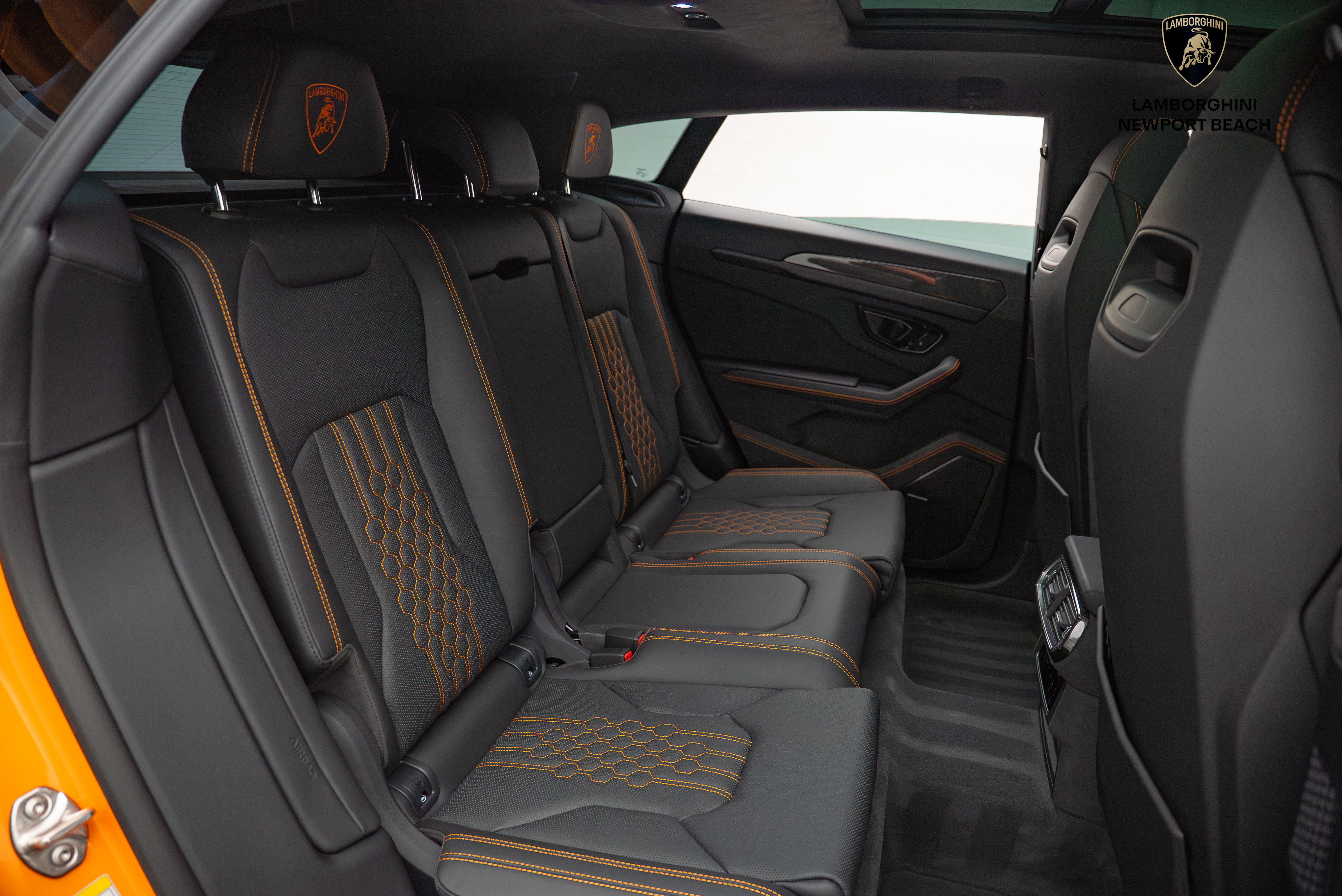 Used 2025 Lamborghini Urus SE AWD/4WD image 25