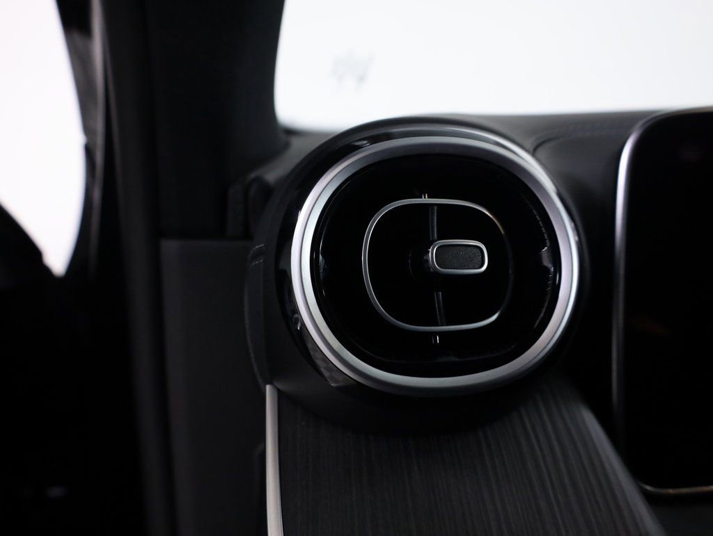 Used 2024 Mercedes-Benz GLC 300 4MATIC image 15