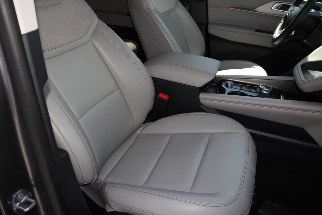 Certified 2025 Ford Explorer Active w/ Active Comfort Package RWD image 29