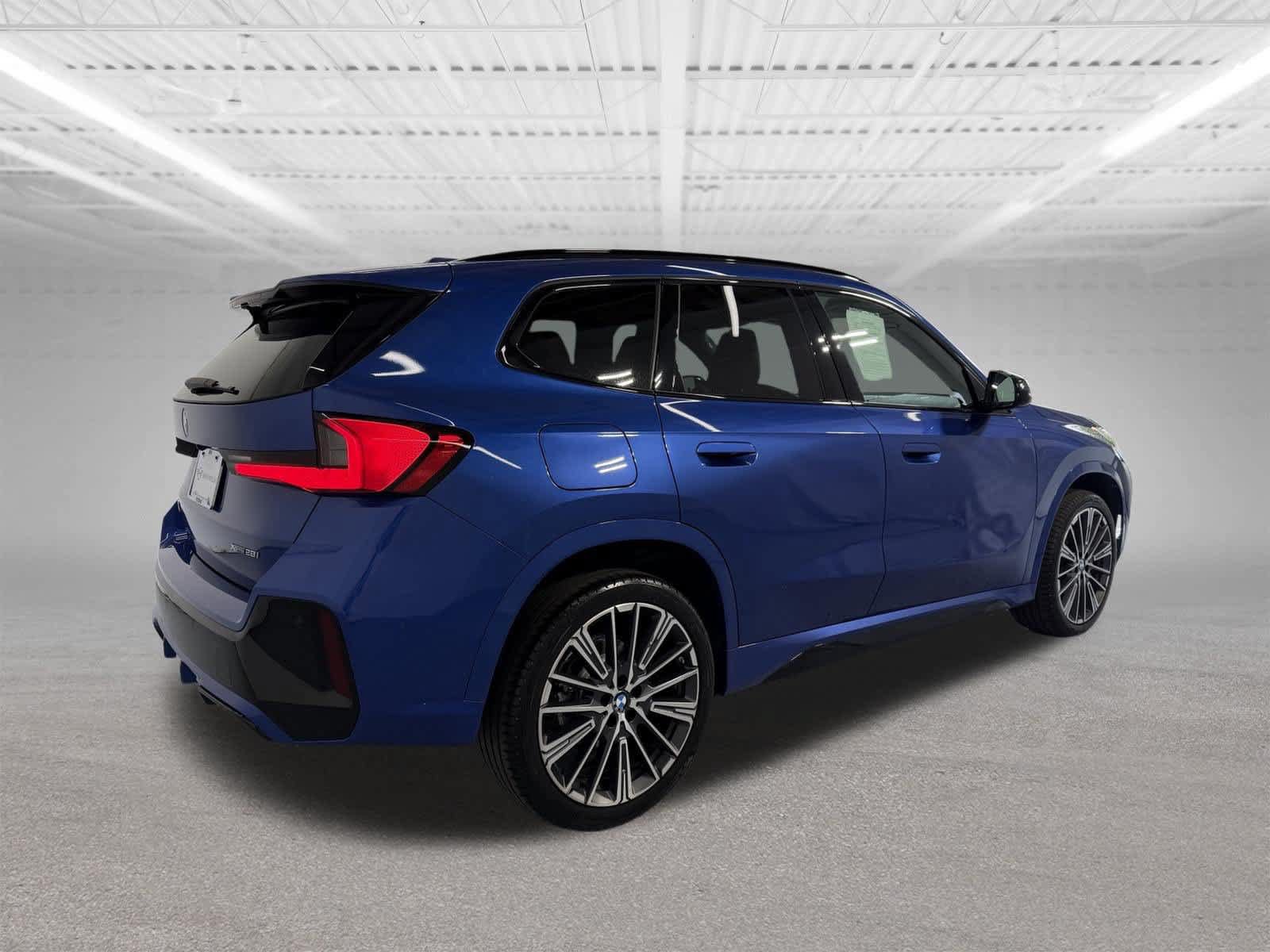 Used 2023 BMW X1 xDrive28i w/ M Sport Package AWD/4WD image 6