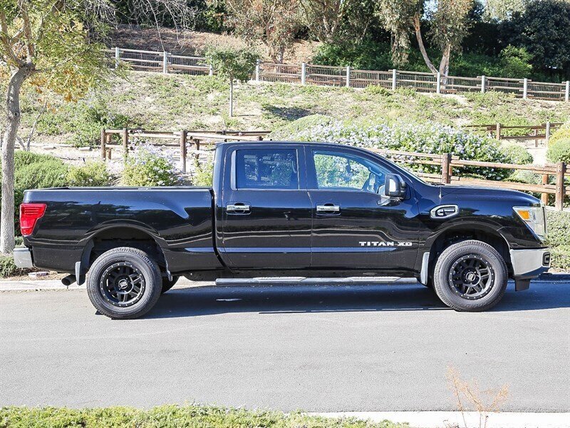 Used 2017 Nissan Titan SV RWD image 8