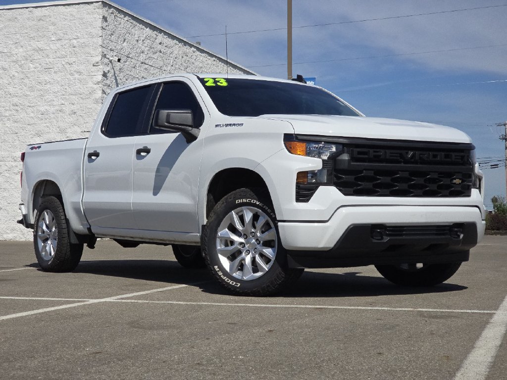 Used 2023 Chevrolet Silverado 1500 Custom AWD/4WD image 2