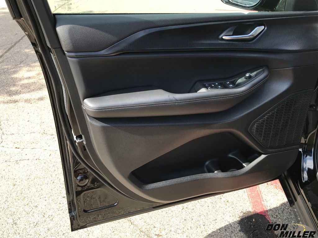 New 2025 Jeep Grand Cherokee L Altitude image 10