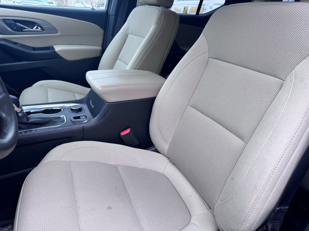 Used 2023 Chevrolet Traverse LS w/ Safety Package image 7
