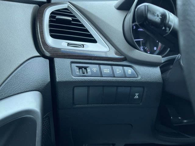 Used 2017 Hyundai Santa Fe SE w/ Cargo Package image 17