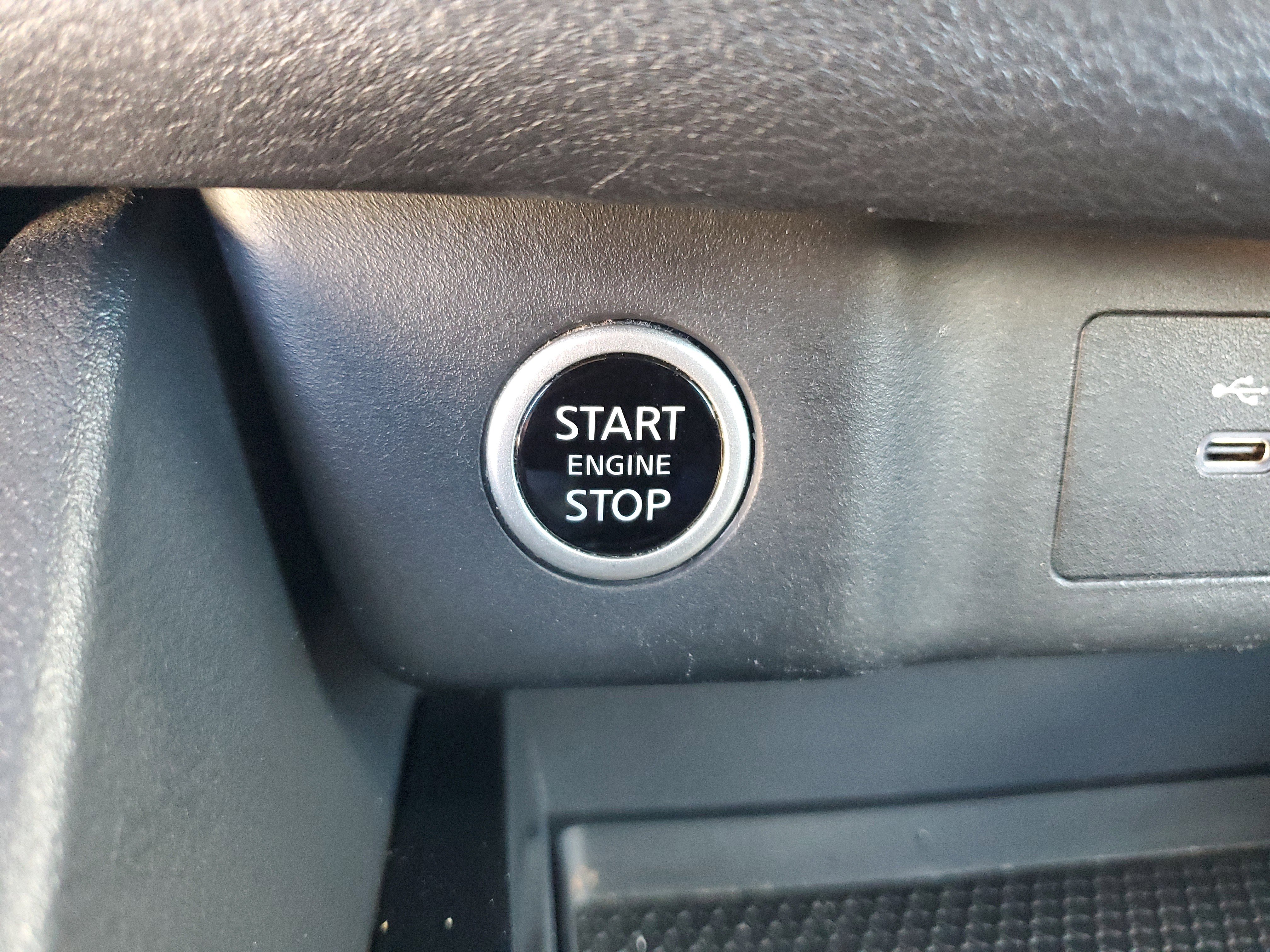 Used 2022 Nissan Rogue SV image 23