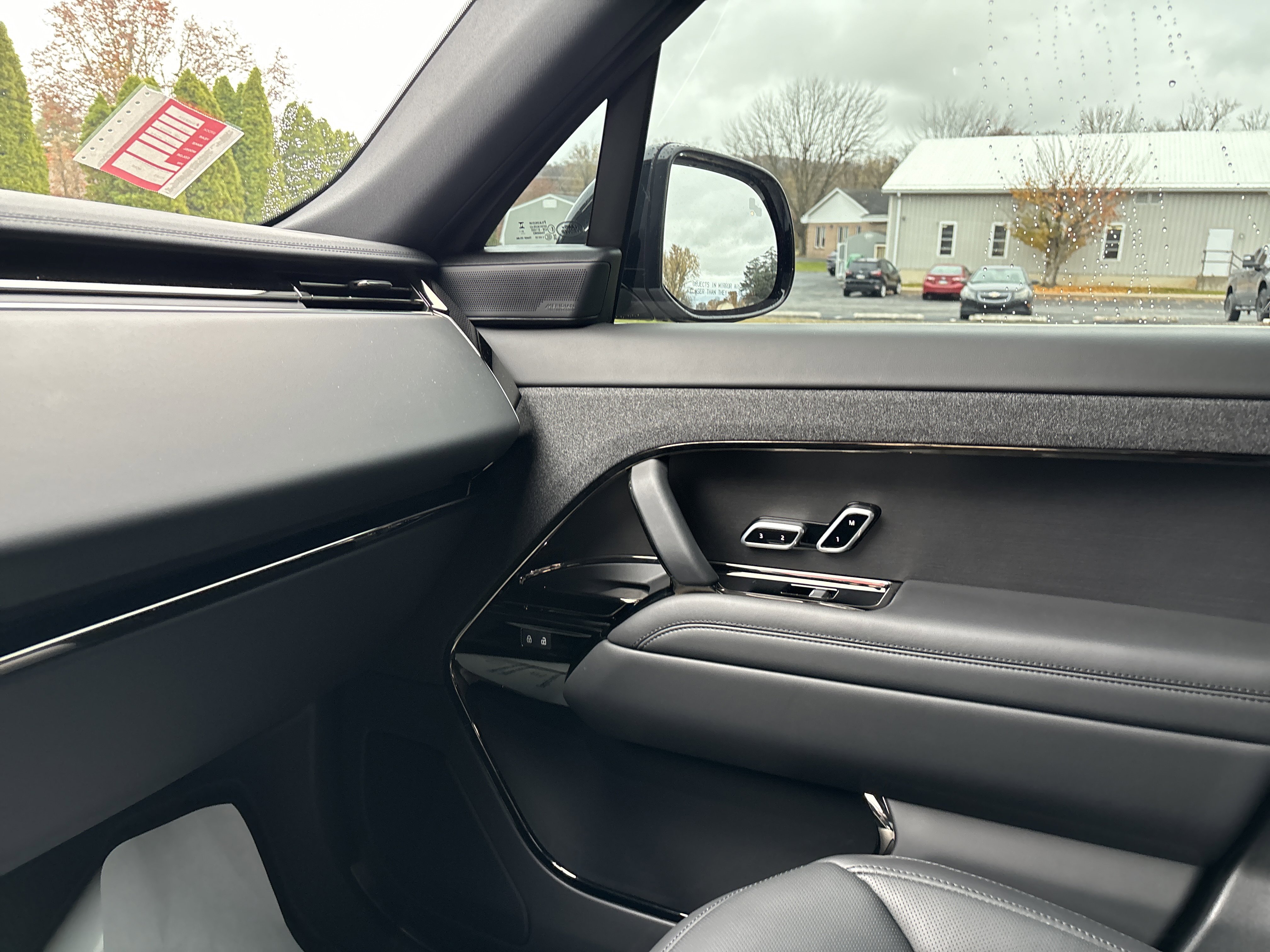 Used 2025 Land Rover Range Rover Sport SE image 23