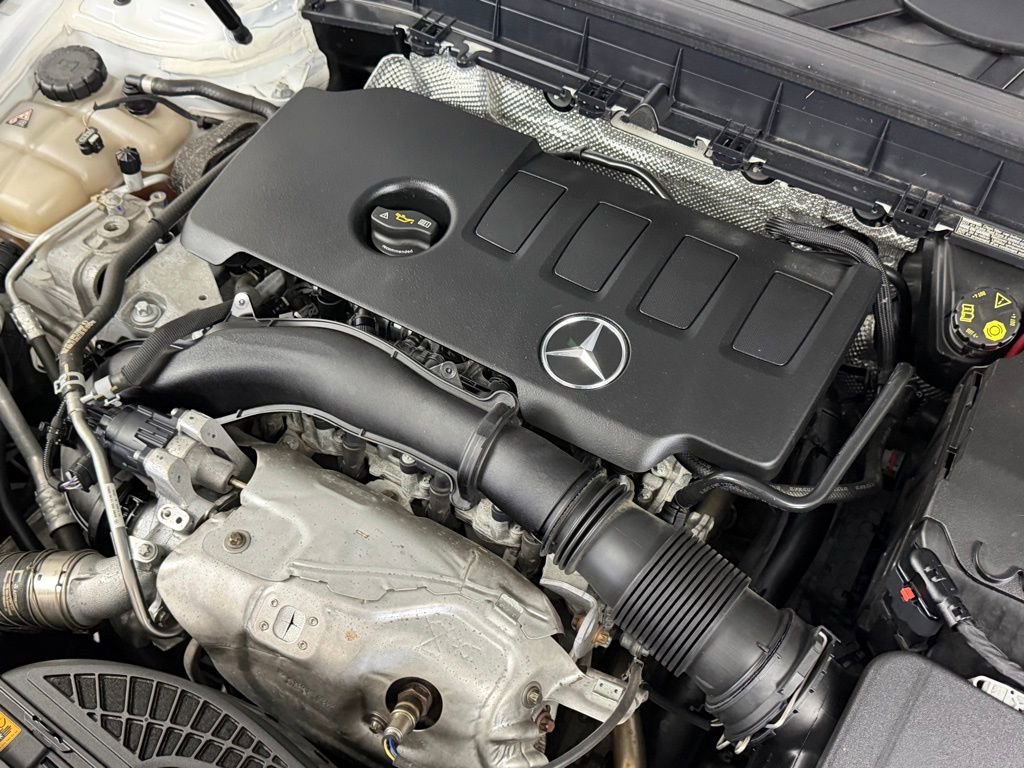 Used 2022 Mercedes-Benz GLB 250 4MATIC w/ Premium Package Lite image 16