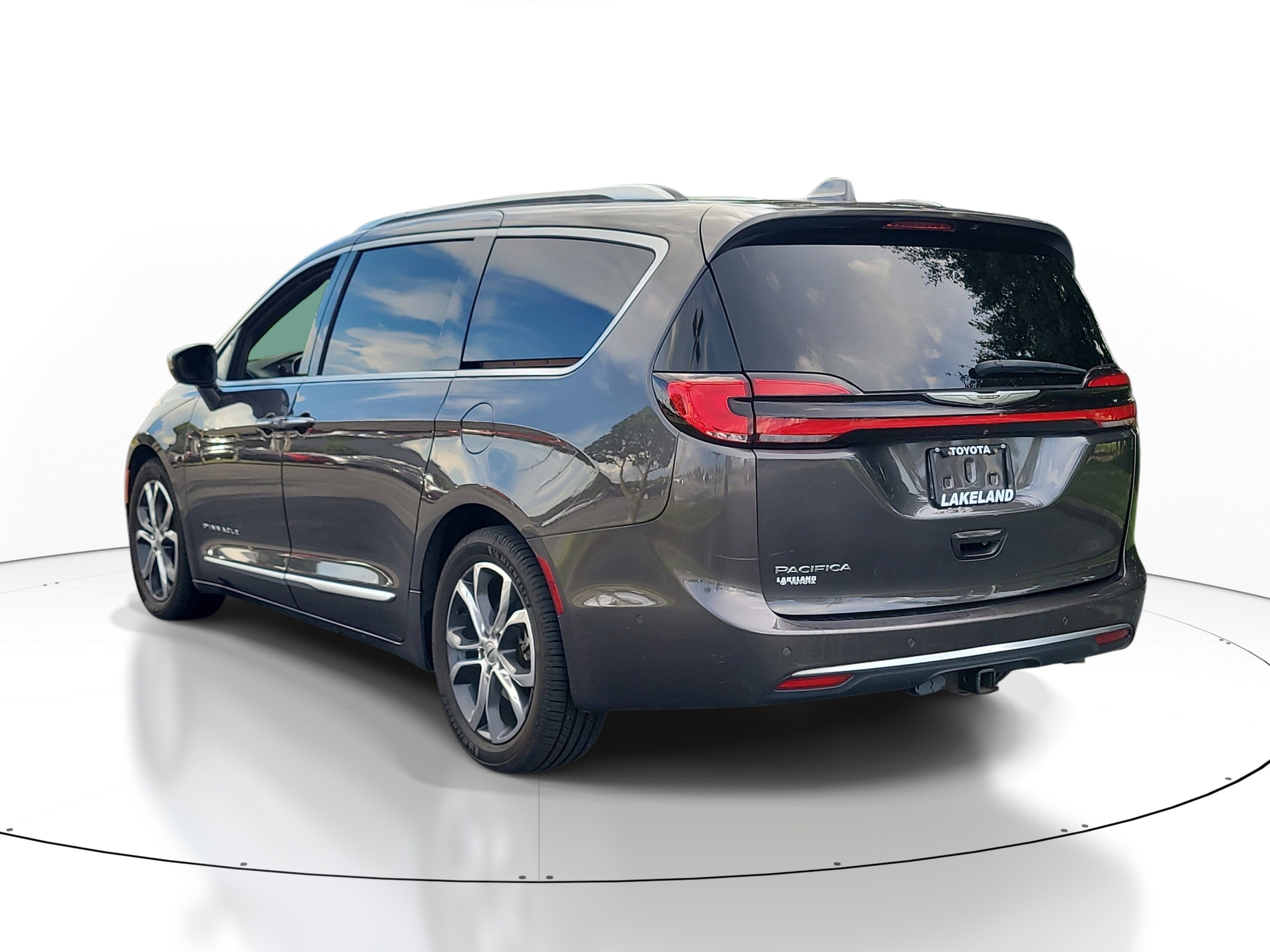 Used 2022 Chrysler Pacifica Pinnacle FWD image 5