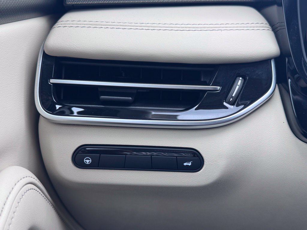 Used 2023 INFINITI QX60 Luxe w/ Performance Audio Package FWD image 38