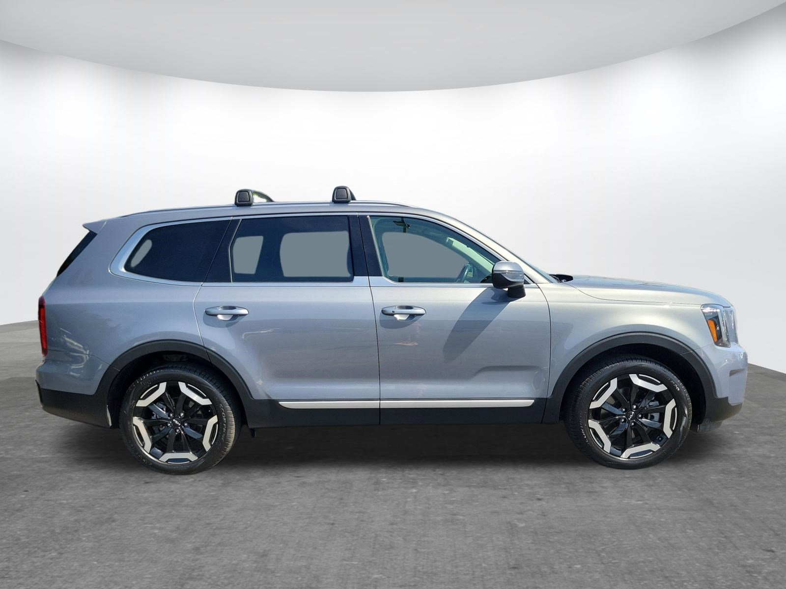 Used 2025 Kia Telluride S image 2
