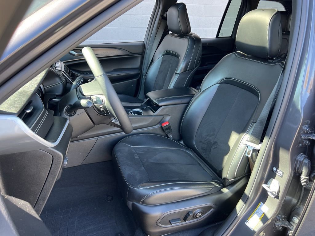 Certified 2024 Jeep Grand Cherokee Altitude image 23