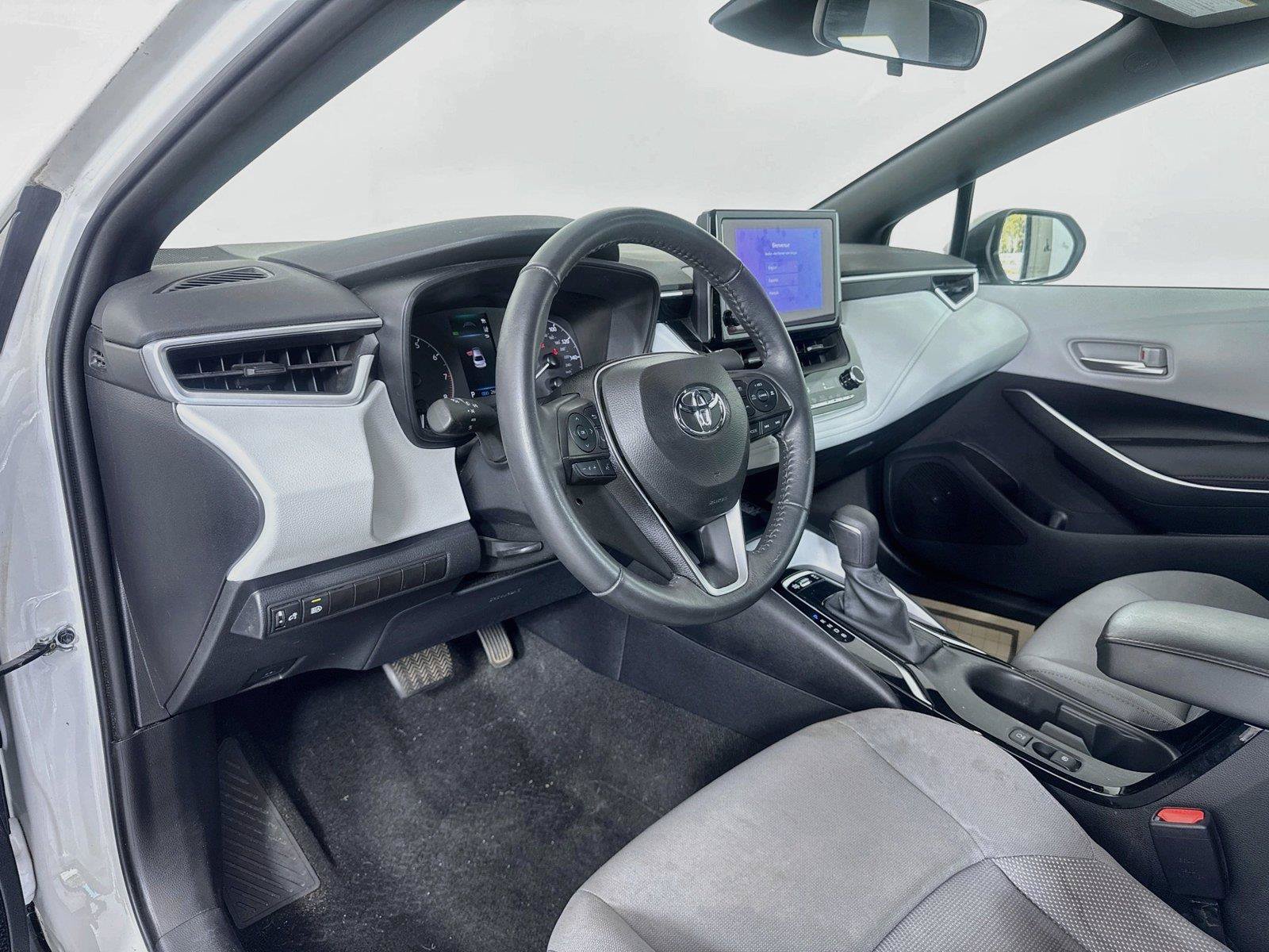 Used 2024 Toyota Corolla SE w/ SE Premium Package FWD image 9