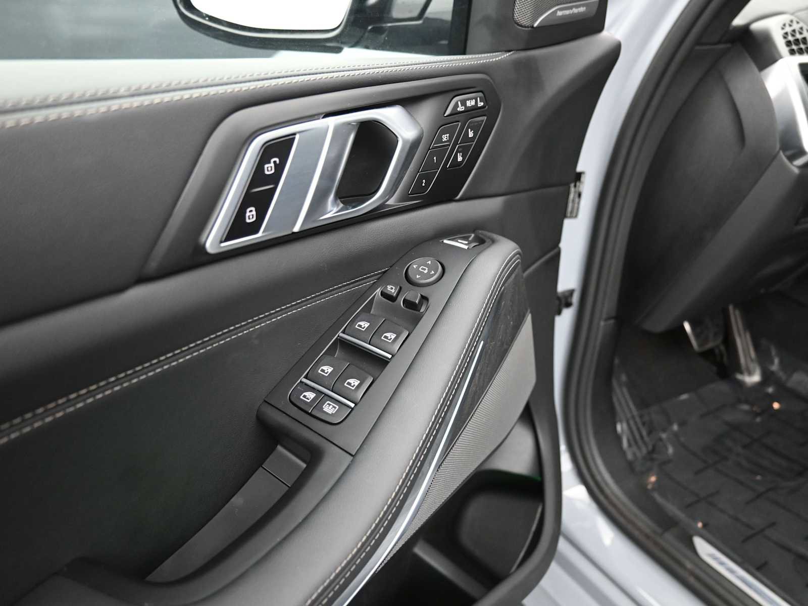 Used 2026 BMW X7 xDrive40i w/ Executive Package image 9