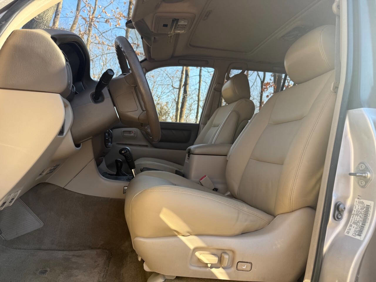 Used 2000 Toyota Land Cruiser Base AWD 4dr SUV image 44