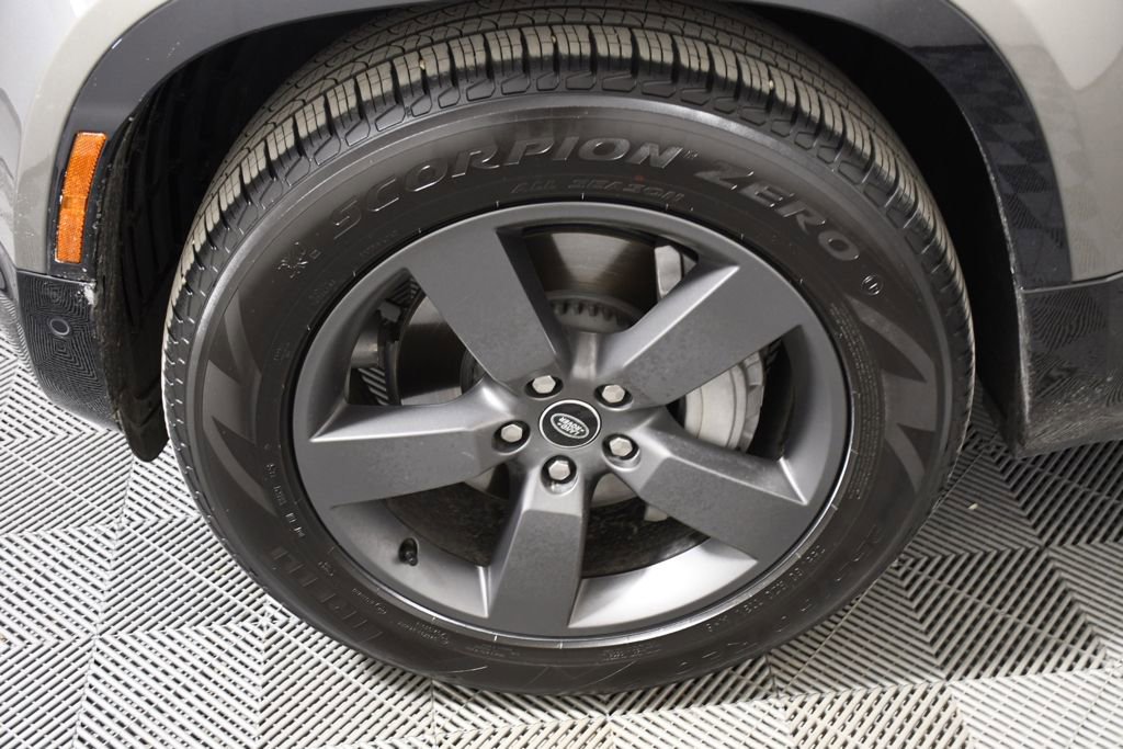 Used 2025 Land Rover Defender 130 X-Dynamic SE image 11