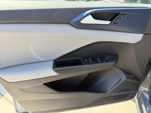 Certified 2022 Volkswagen Taos SE w/ Panoramic Sunroof Package FWD image 11