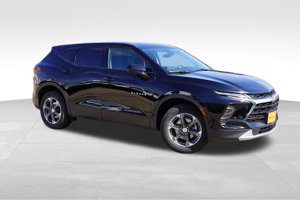 Certified 2025 Chevrolet Blazer LT image 2