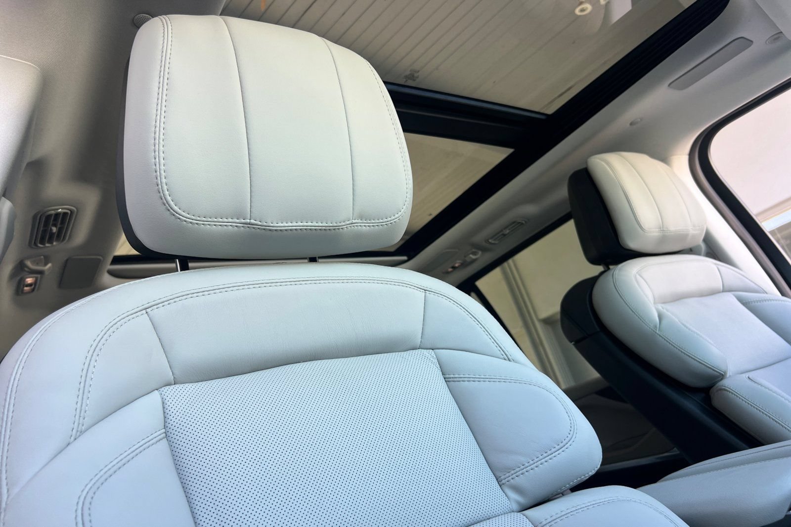 New 2026 Lincoln Navigator L Reserve AWD/4WD image 15