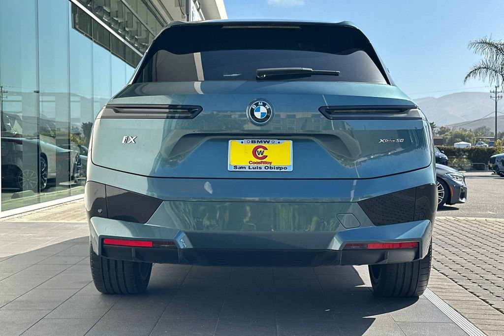 Used 2024 BMW iX xDrive50 w/ Sport Package AWD/4WD image 4