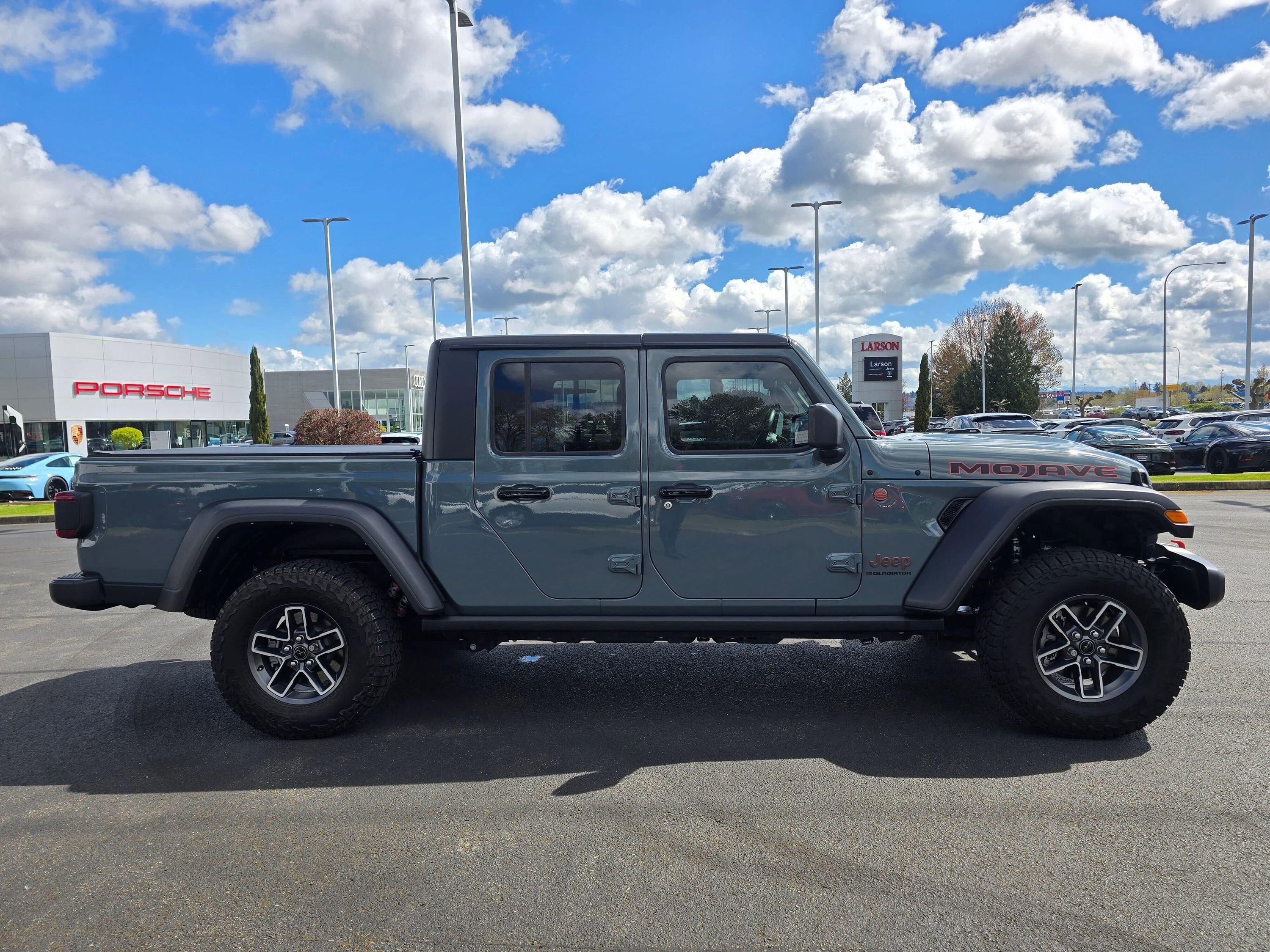 Used 2024 Jeep Gladiator Mojave w/ Convenience Group image 7